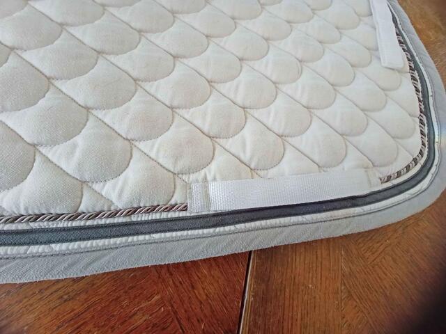 tapis blanc dressage
