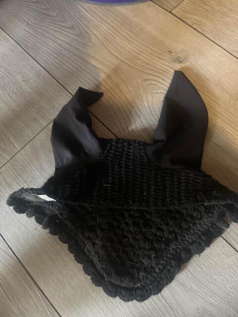 bonnet noir équitheme
