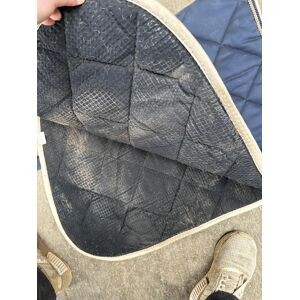 Tapis HFI bleu marine et bordures beiges