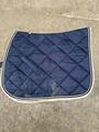Tapis HFI bleu marine et bordures beiges