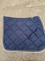 Tapis HFI bleu marine et bordures beiges