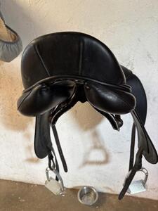 SELLE DE DRESSAGE CHILDERIC