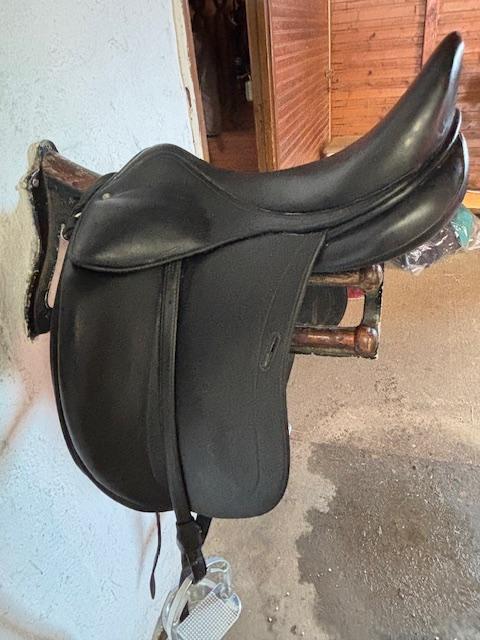 SELLE DE DRESSAGE CHILDERIC