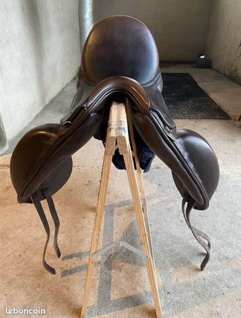 Selle dressage Ikonic